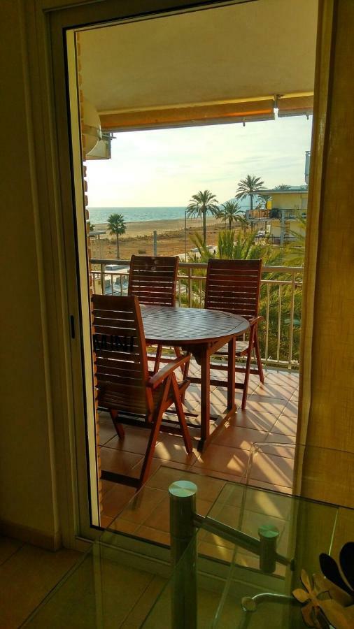 Mogaver Beach Castelldefels Apartment Bagian luar foto