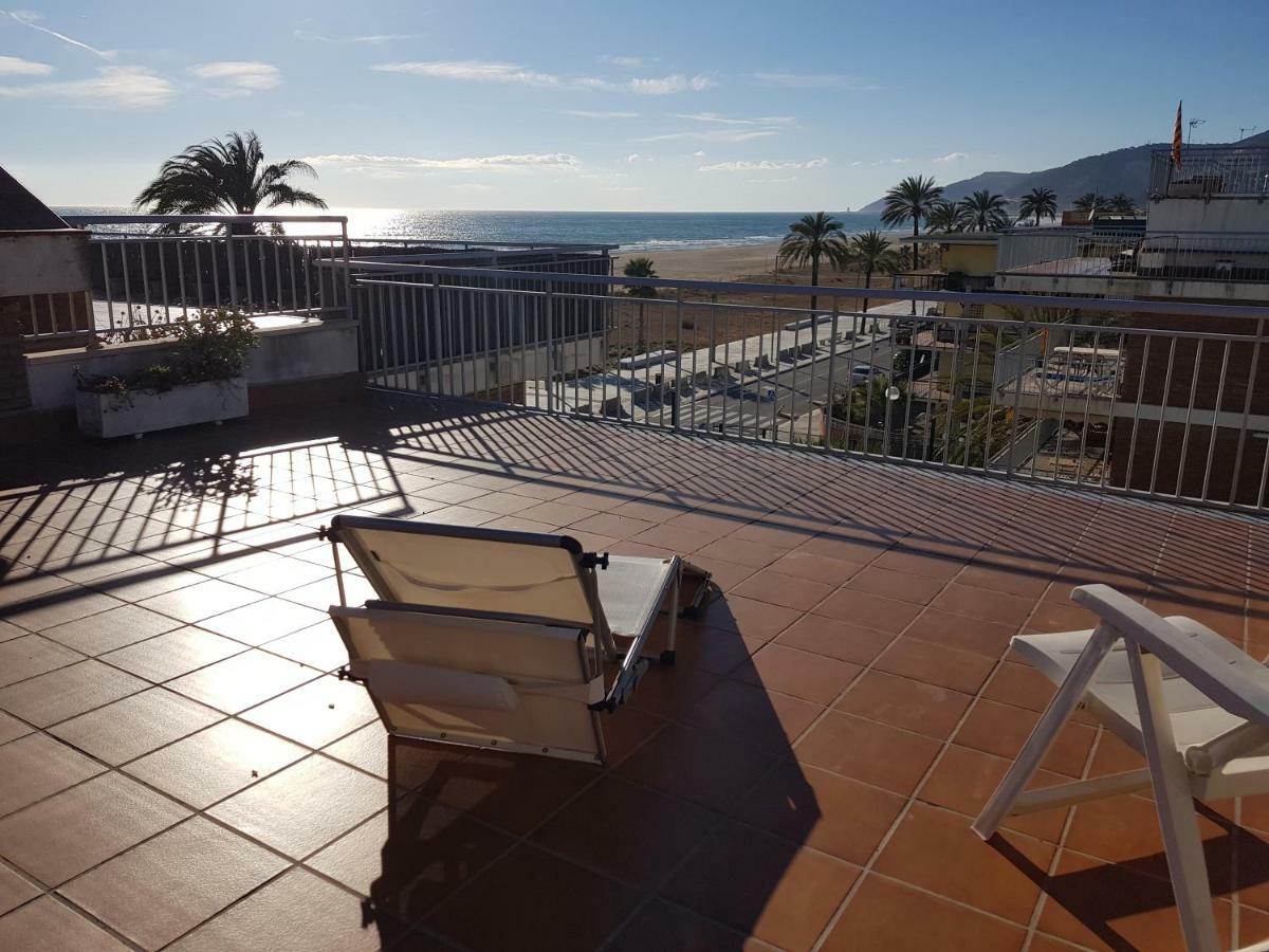 Mogaver Beach Castelldefels Apartment Bagian luar foto